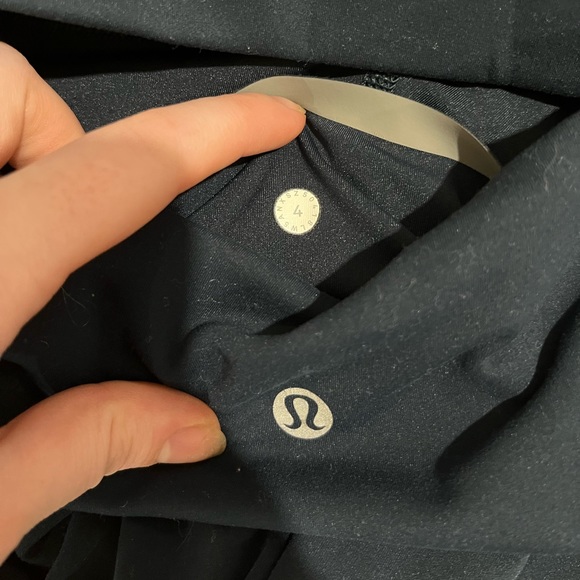 Navy Lululemon In Movement 7/8 Tight *Everlux 25" Size 4 - Picture 4 of 4